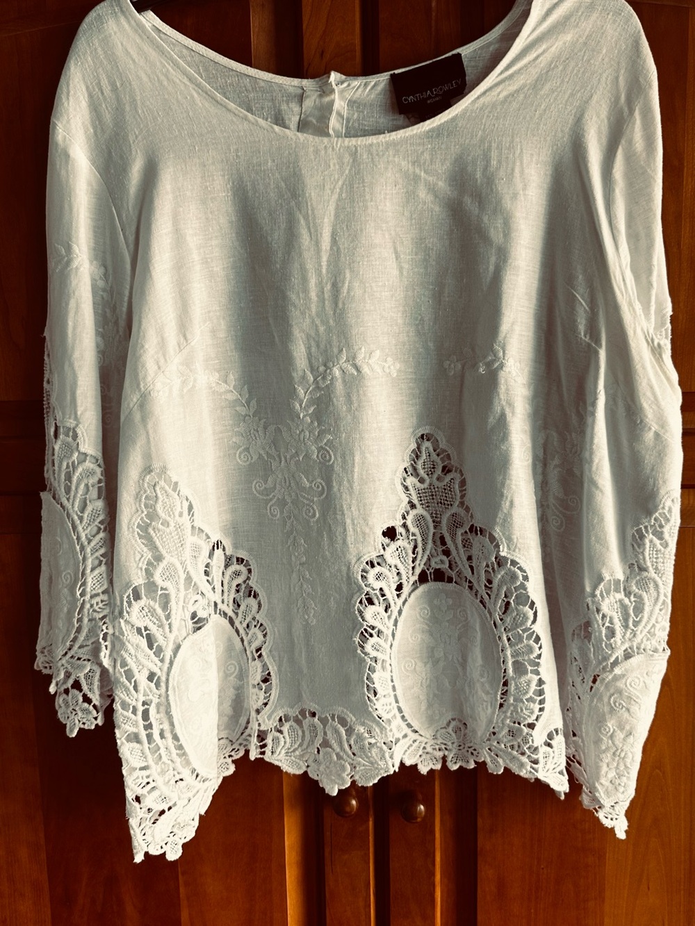 Cynthia Rowley Woman White Linen & Rayon Scoop Neck Top - 1X EUC 25” P-T-P